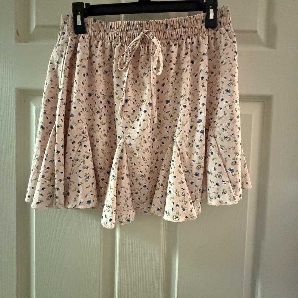 Chocolate Cream Floral Pleated Skirt